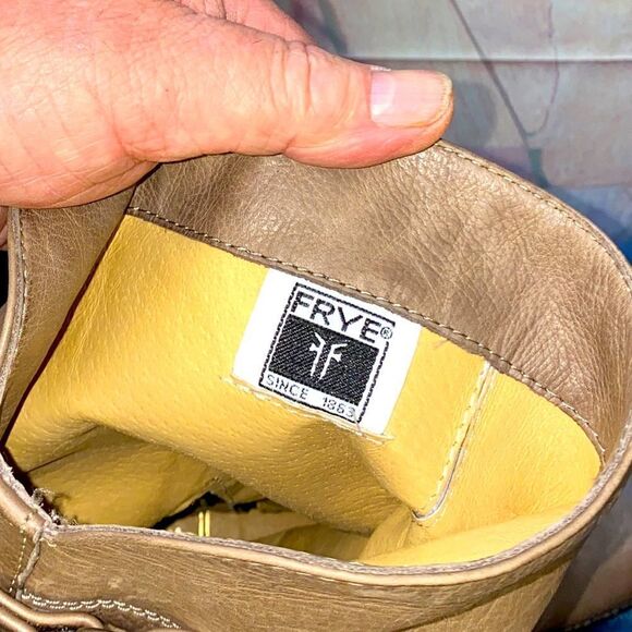 Woman’s sz 9 leather over the calf heeled boots by The Frye Company - Picture 5 of 9